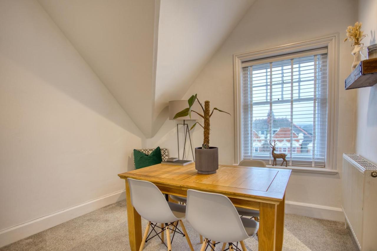Wonderful West End - Parking Inc Apartment Folkestone Bagian luar foto