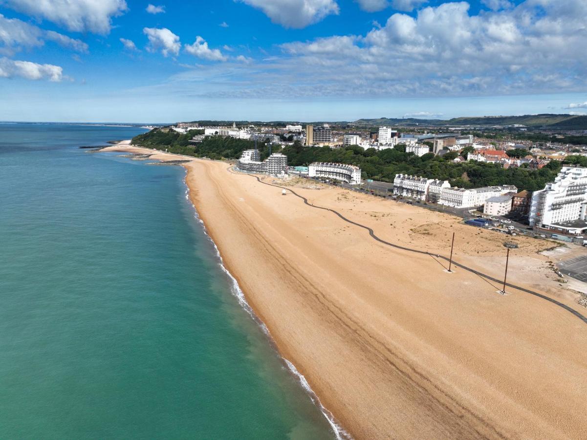 Wonderful West End - Parking Inc Apartment Folkestone Bagian luar foto