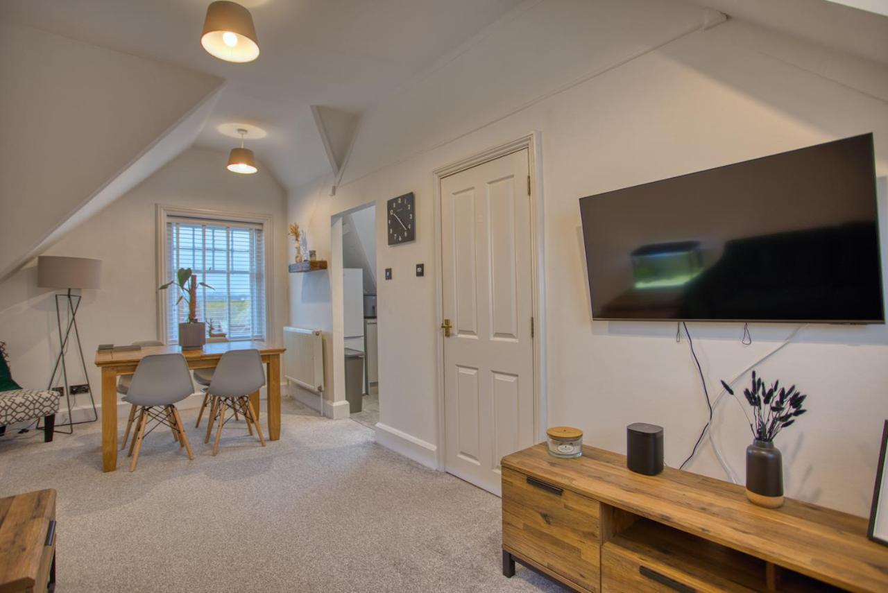 Wonderful West End - Parking Inc Apartment Folkestone Bagian luar foto