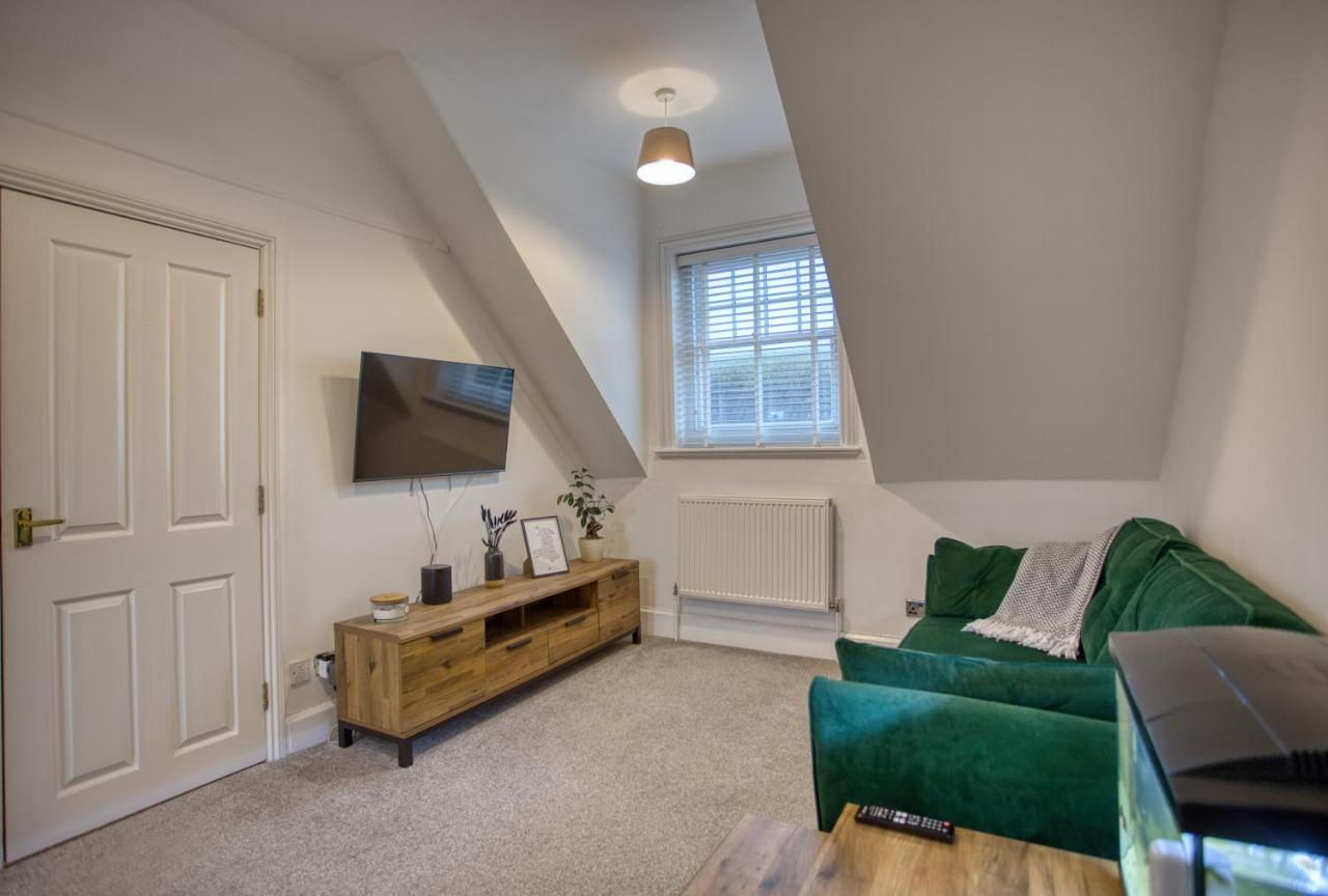 Wonderful West End - Parking Inc Apartment Folkestone Bagian luar foto