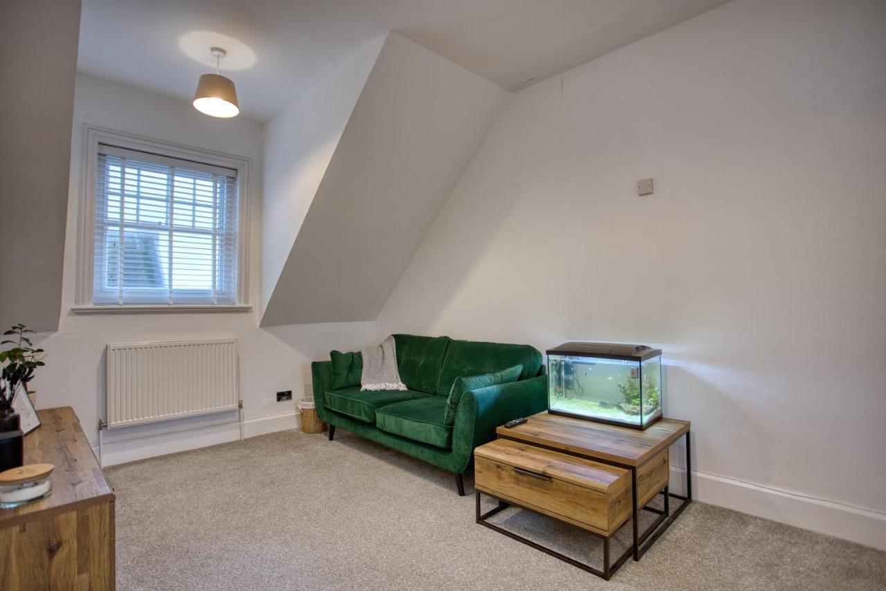 Wonderful West End - Parking Inc Apartment Folkestone Bagian luar foto