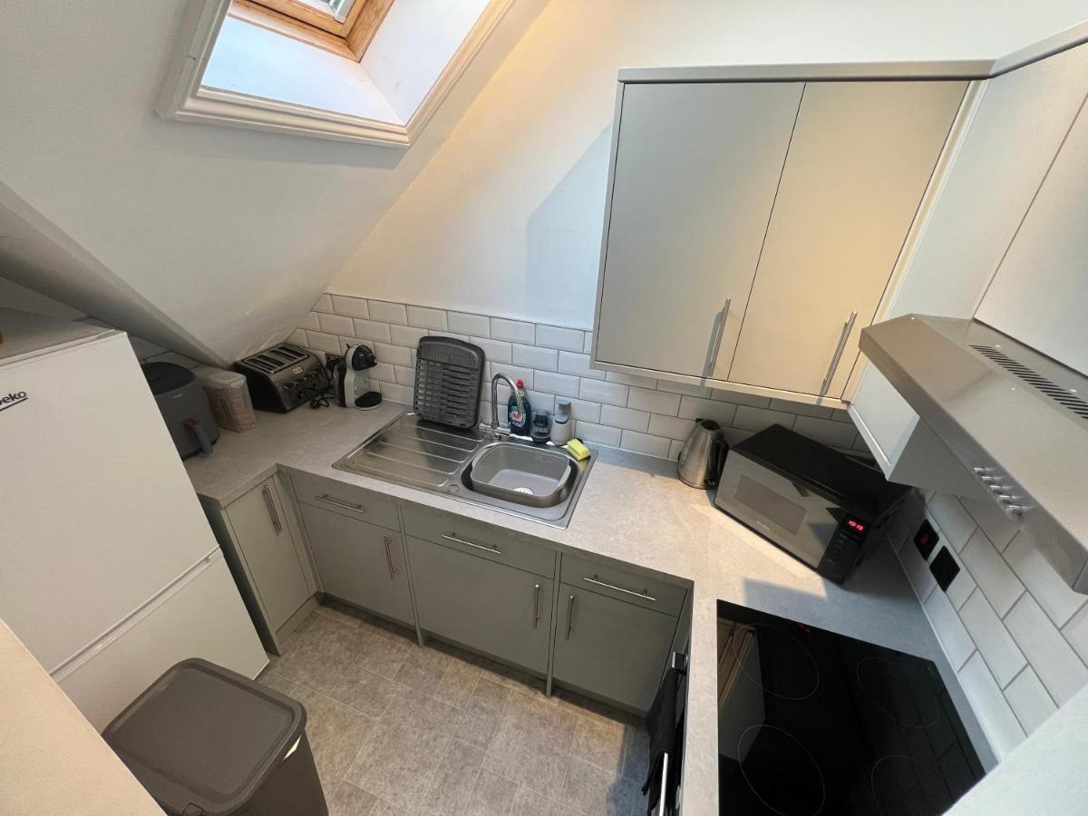 Wonderful West End - Parking Inc Apartment Folkestone Bagian luar foto