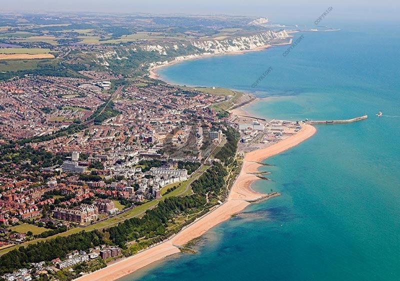 Wonderful West End - Parking Inc Apartment Folkestone Bagian luar foto